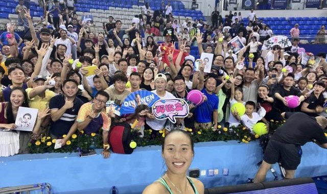 开云-张奔斗：广东球迷上大分，被郑钦文当场表扬了！