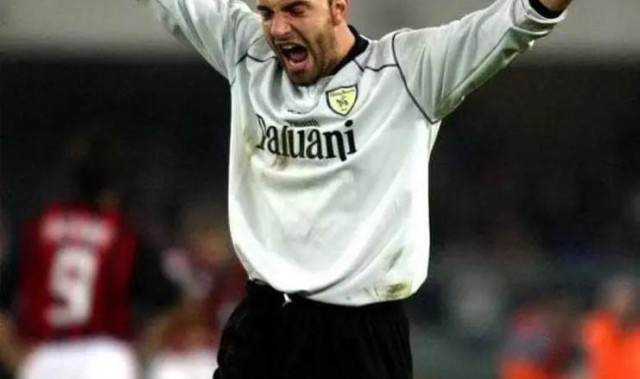 kaiyun-穿10号的门将，在罗马熬不出头，在意甲踢2个赛季好球，37岁退役