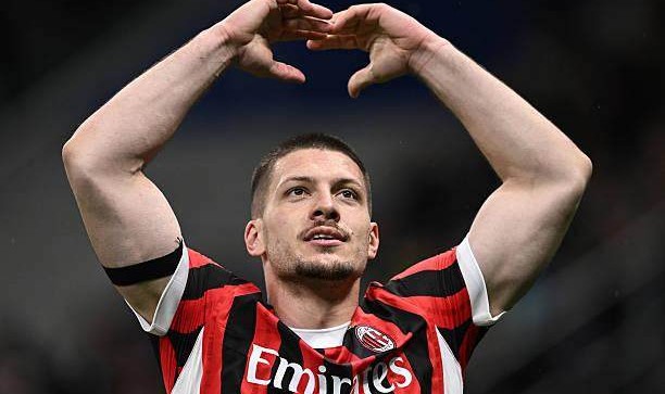 【人物】约维奇：从被遗忘的到德比主角