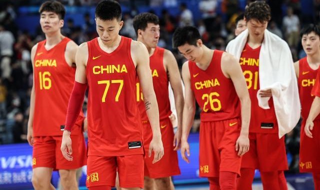 开云体育官网-【特写】中国男篮，又一个荒唐的夜晚